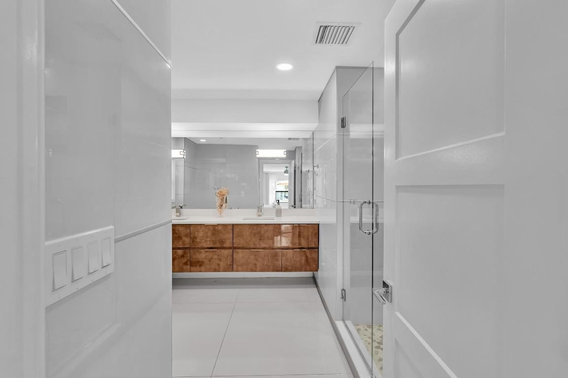 Lighthouse Point, Florida, 33064, United States, 4 Bedrooms Bedrooms, ,4 BathroomsBathrooms,Residential,Active,2008288