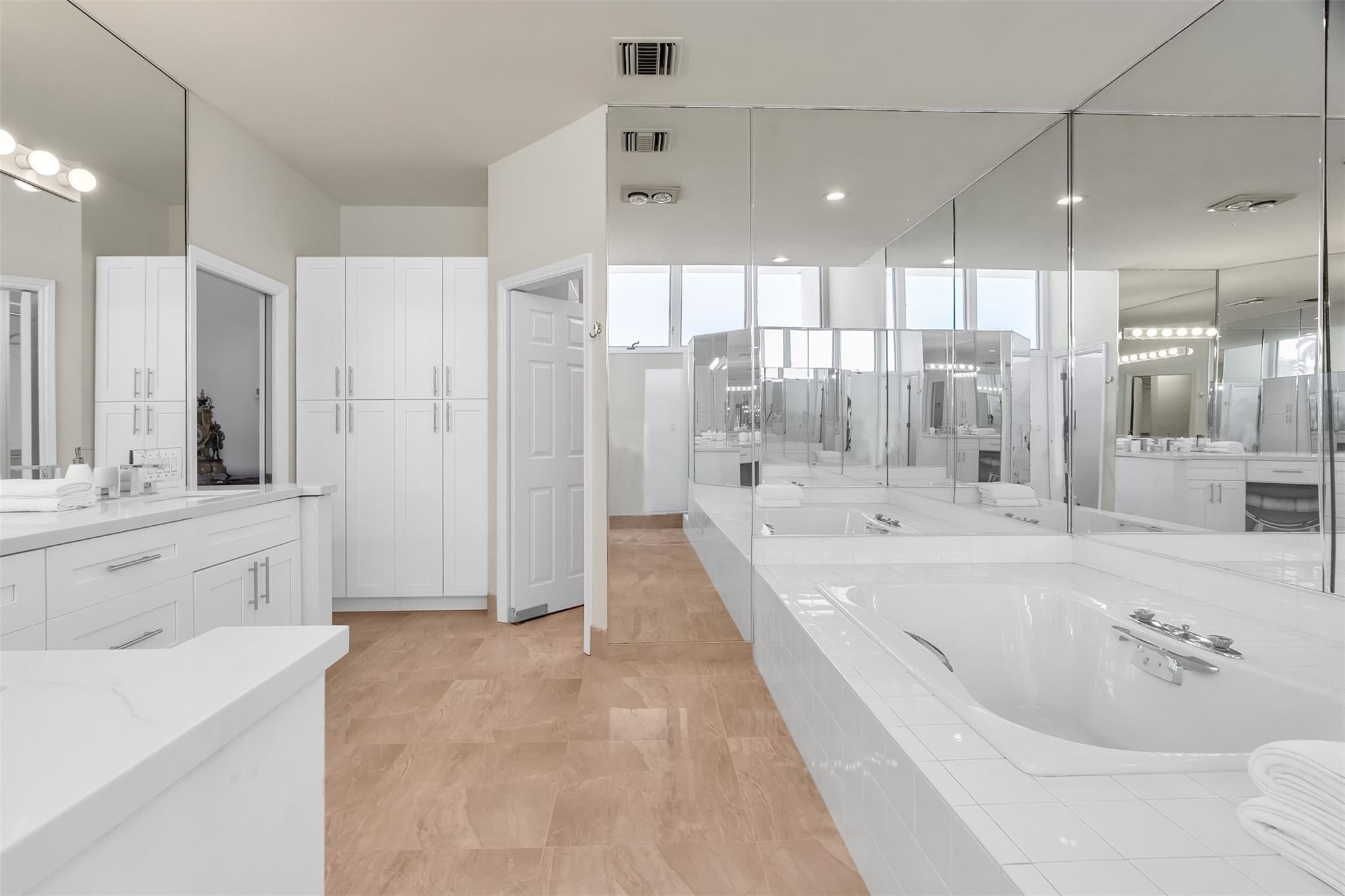 Fort Lauderdale, Florida, 33301, United States, 4 Bedrooms Bedrooms, ,5 BathroomsBathrooms,Residential,Active,1965813