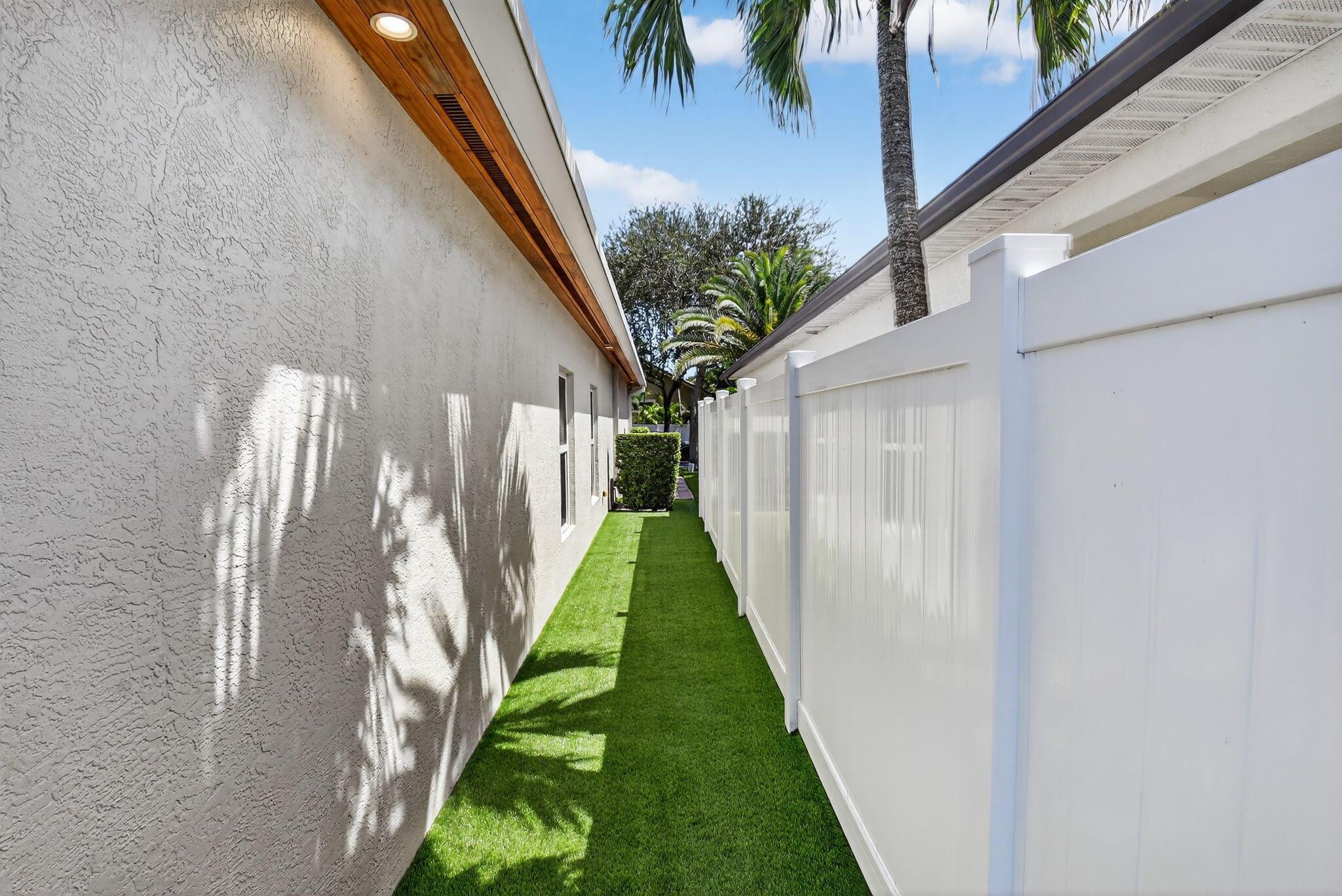 Delray Beach, Florida, 33444, United States, 3 Bedrooms Bedrooms, ,2 BathroomsBathrooms,Residential,Active,1973332