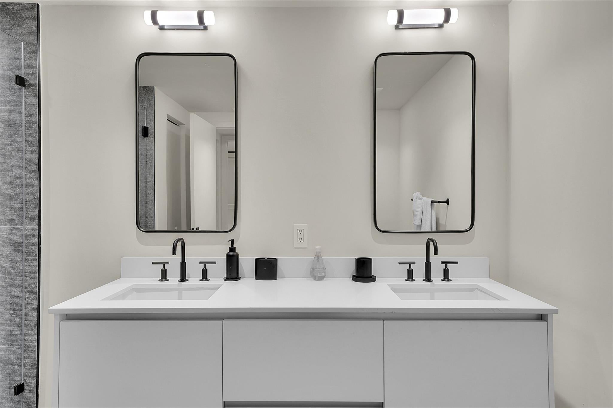 Miami Beach, Florida, 33139, United States, 2 Bedrooms Bedrooms, ,2 BathroomsBathrooms,Residential,Active,1973367