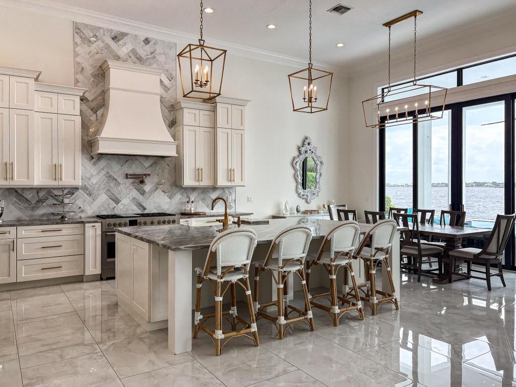 Jensen Beach, Florida, 34957, United States, 4 Bedrooms Bedrooms, ,5 BathroomsBathrooms,Residential,Active,2008001