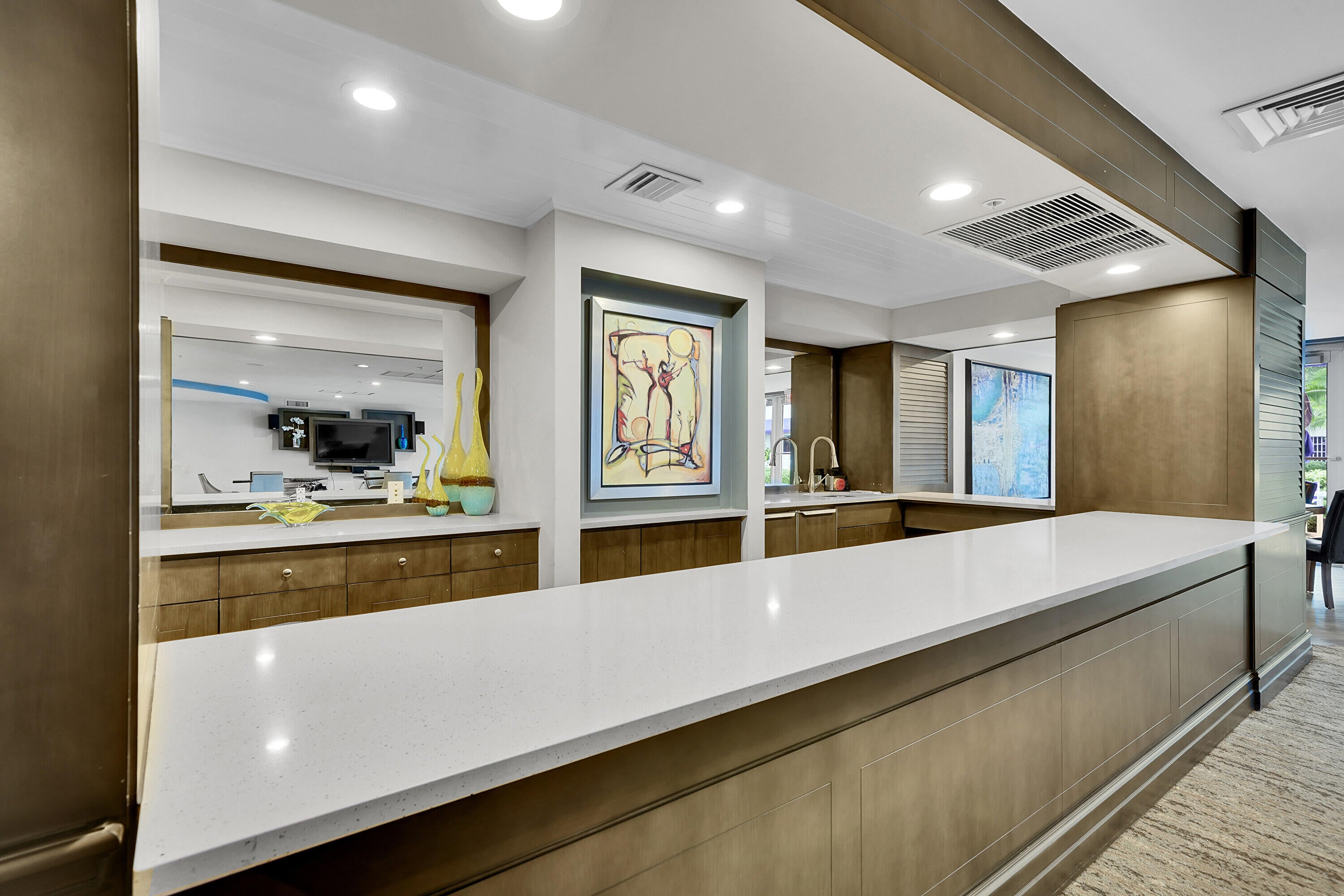 Hollywood, Florida, 33019, United States, 2 Bedrooms Bedrooms, ,3 BathroomsBathrooms,Residential,Active,2028550