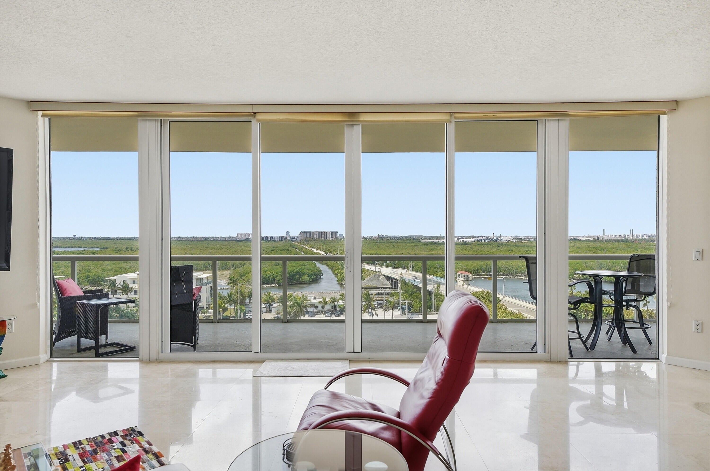 Hollywood, Florida, 33019, United States, 2 Bedrooms Bedrooms, ,3 BathroomsBathrooms,Residential,Active,2028550