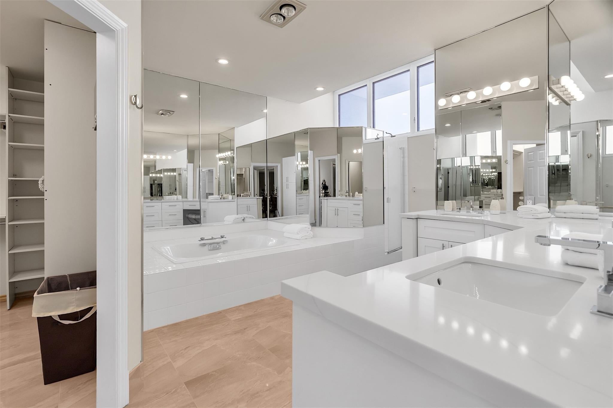 Fort Lauderdale, Florida, 33301, United States, 4 Bedrooms Bedrooms, ,5 BathroomsBathrooms,Residential,Active,1965813