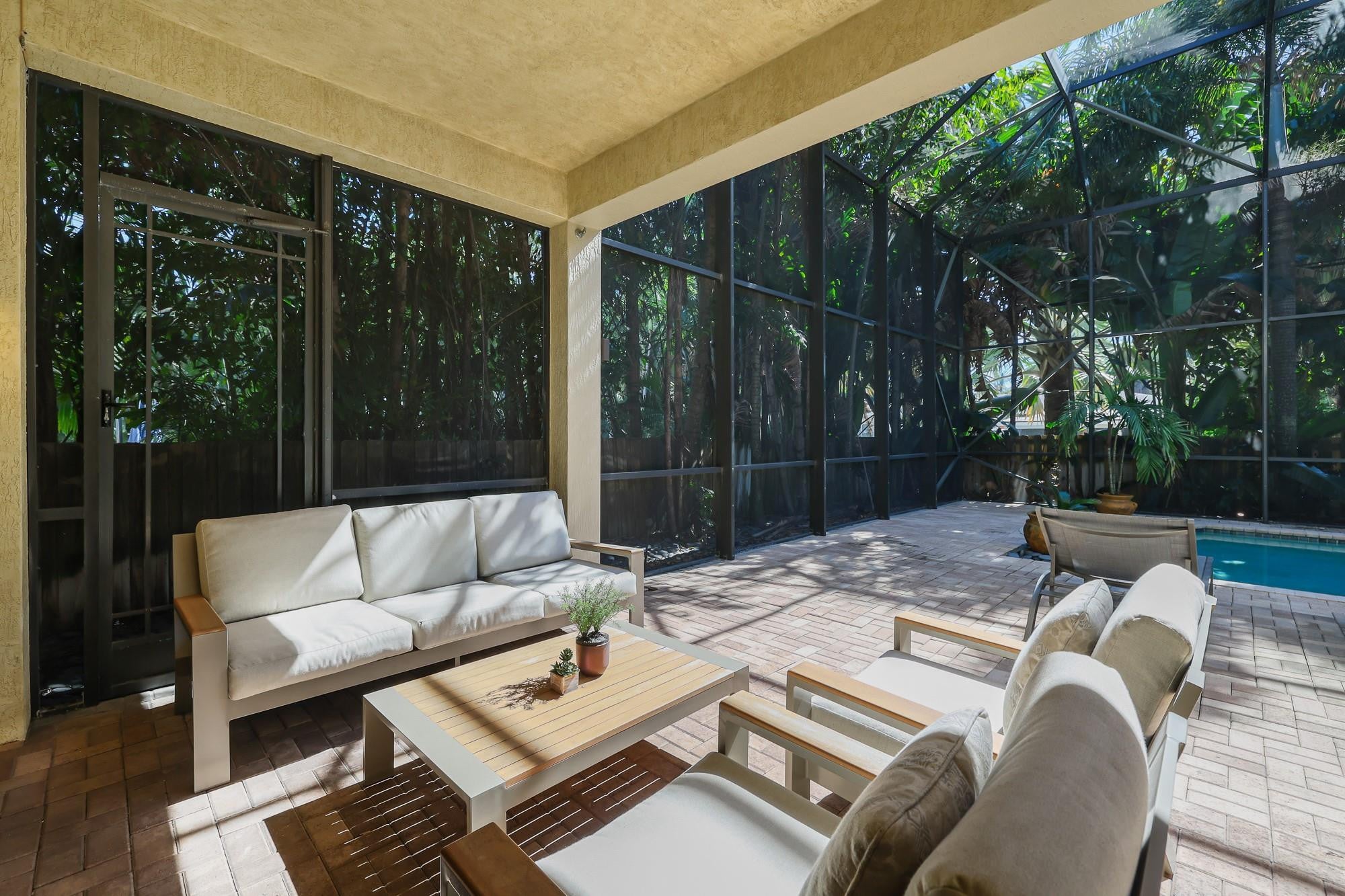 Wilton Manors, Florida, 33305, United States, 4 Bedrooms Bedrooms, ,4 BathroomsBathrooms,Residential,Active,2015475