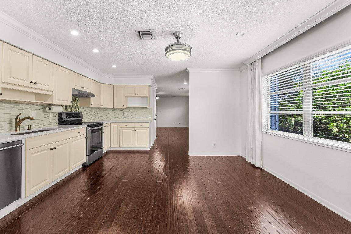 West Palm Beach, Florida, 33405, United States, 4 Bedrooms Bedrooms, ,5 BathroomsBathrooms,Residential,Active,2007629