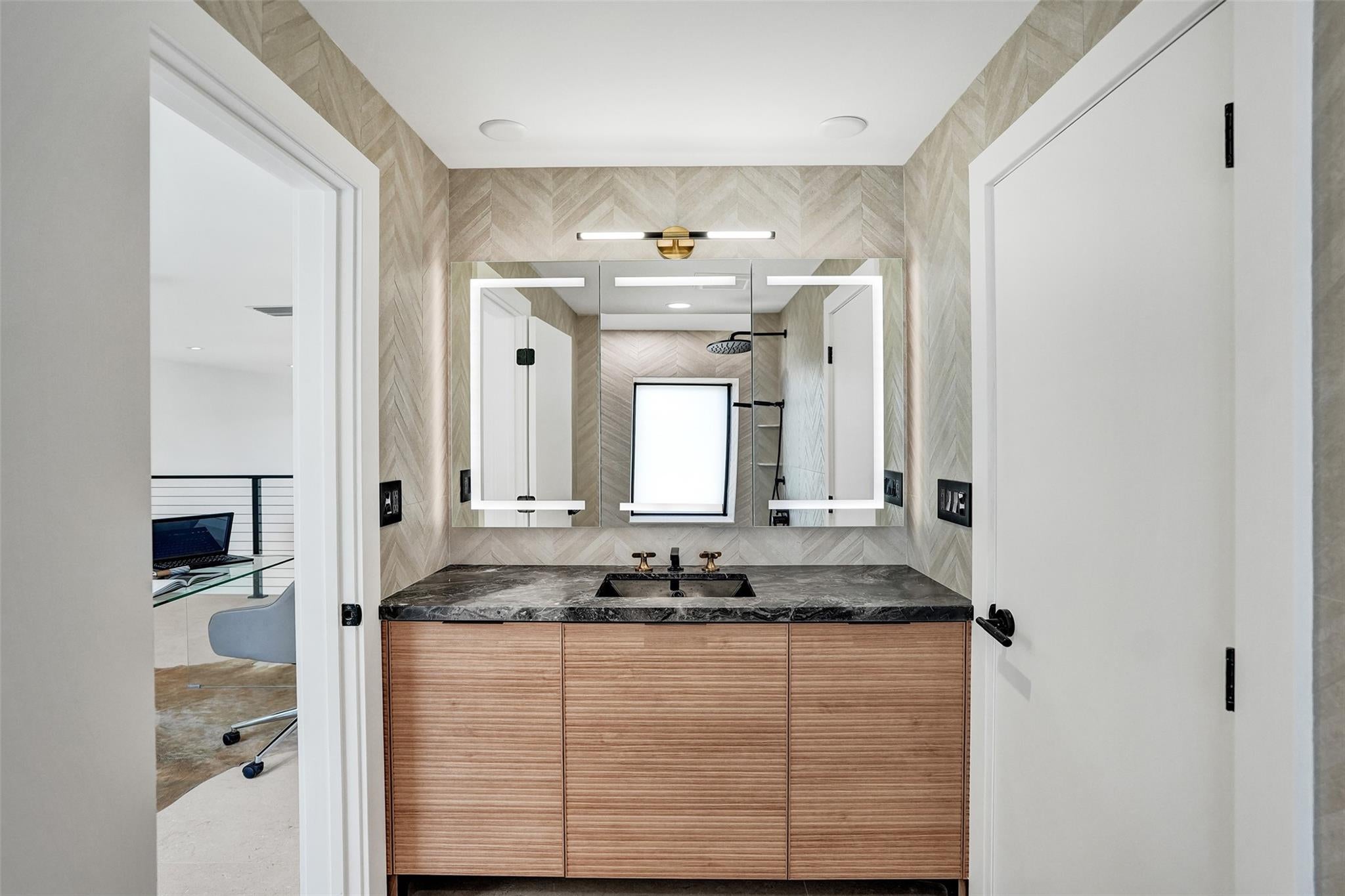 Lighthouse Point, Florida, 33064, United States, 4 Bedrooms Bedrooms, ,4 BathroomsBathrooms,Residential,Active,1919400