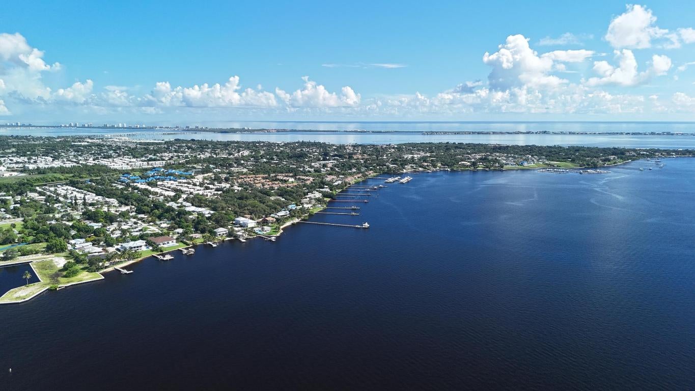 Jensen Beach, Florida, 34957, United States, 4 Bedrooms Bedrooms, ,5 BathroomsBathrooms,Residential,Active,2008001