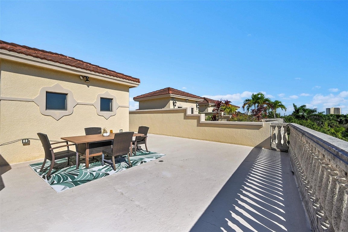 Pompano Beach, Florida, 33062, United States, 3 Bedrooms Bedrooms, ,4 BathroomsBathrooms,Residential,Active,1997627