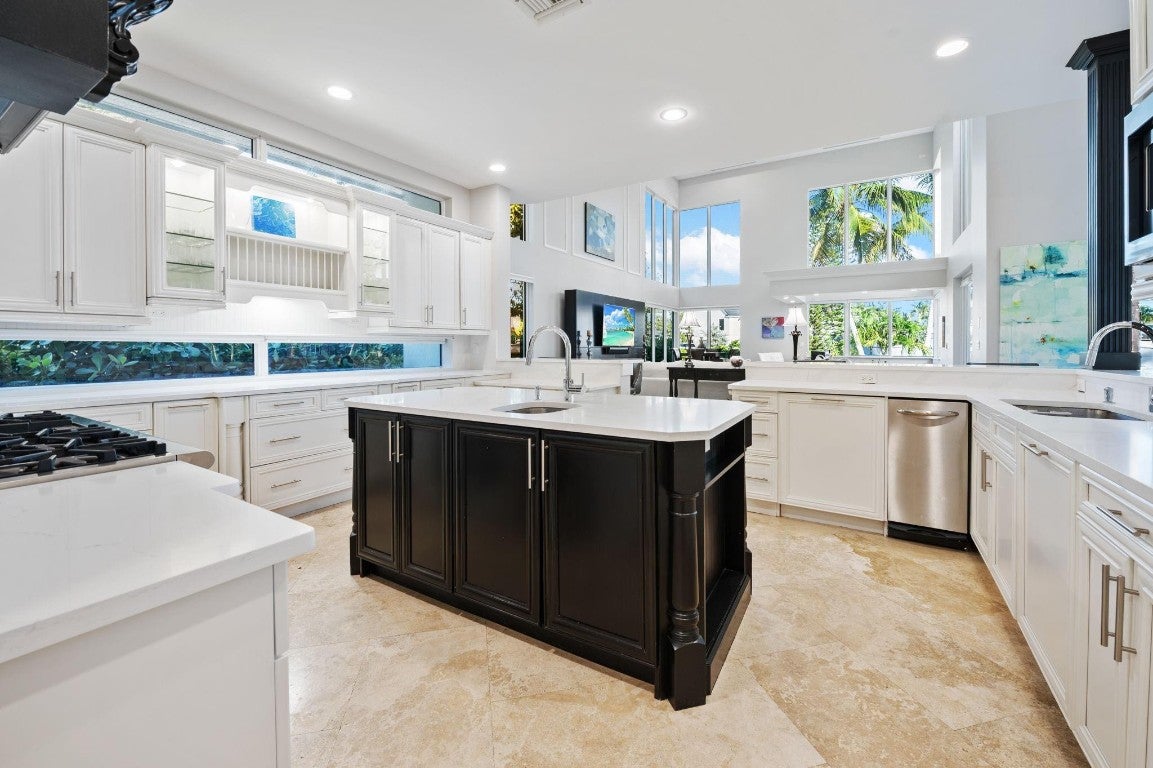 Fort Lauderdale, Florida, 33308, United States, 5 Bedrooms Bedrooms, ,8 BathroomsBathrooms,Residential,Active,2007915