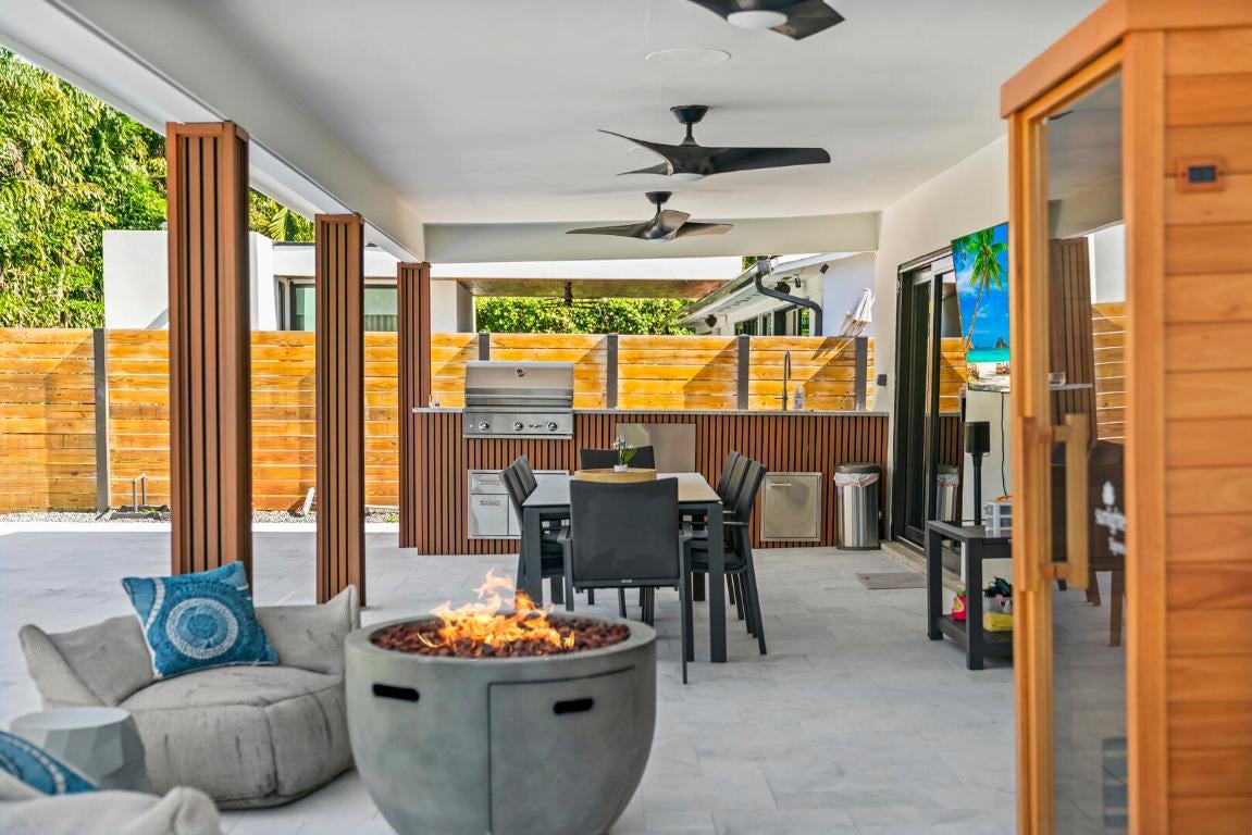 Miami, Florida, 33180, United States, 5 Bedrooms Bedrooms, ,4 BathroomsBathrooms,Residential,Active,2011434