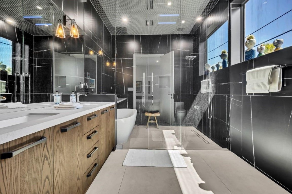 Wilton Manors, Florida, 33305, United States, 3 Bedrooms Bedrooms, ,4 BathroomsBathrooms,Residential,Active,2007993