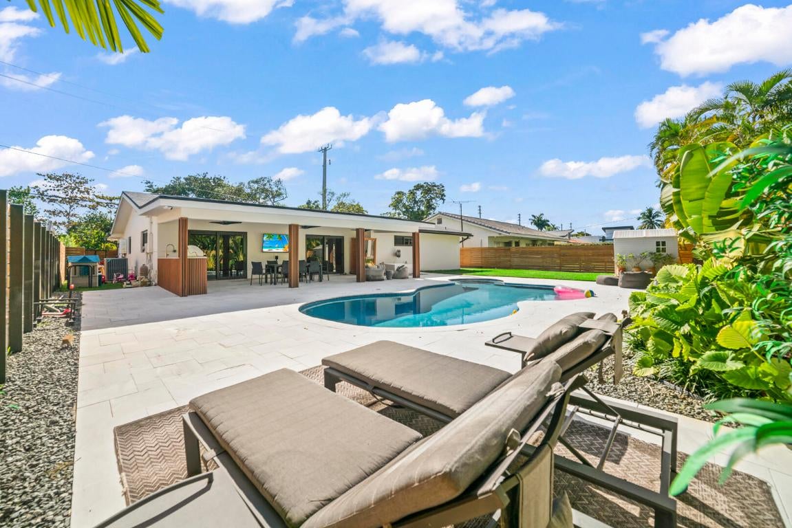 Miami, Florida, 33180, United States, 5 Bedrooms Bedrooms, ,4 BathroomsBathrooms,Residential,Active,2011434