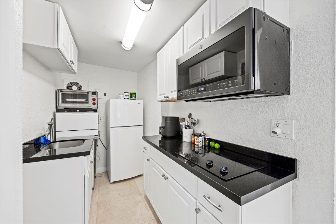 Fort Lauderdale, Florida, 33305, United States, 4 Bedrooms Bedrooms, ,3 BathroomsBathrooms,Residential,Contingent,2008697