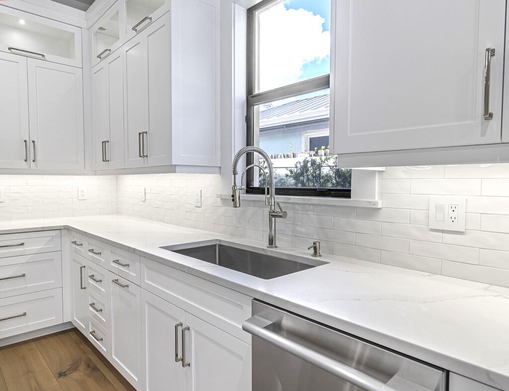 West Palm Beach, Florida, 33405, United States, 5 Bedrooms Bedrooms, ,5 BathroomsBathrooms,Residential,Active,1985853