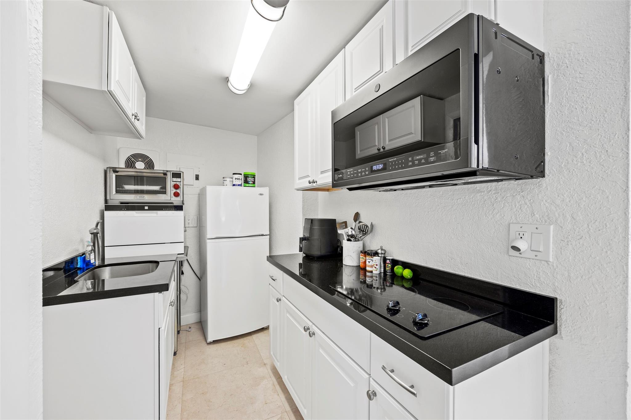 Fort Lauderdale, Florida, 33305, United States, 4 Bedrooms Bedrooms, ,3 BathroomsBathrooms,Residential,Active,1973285