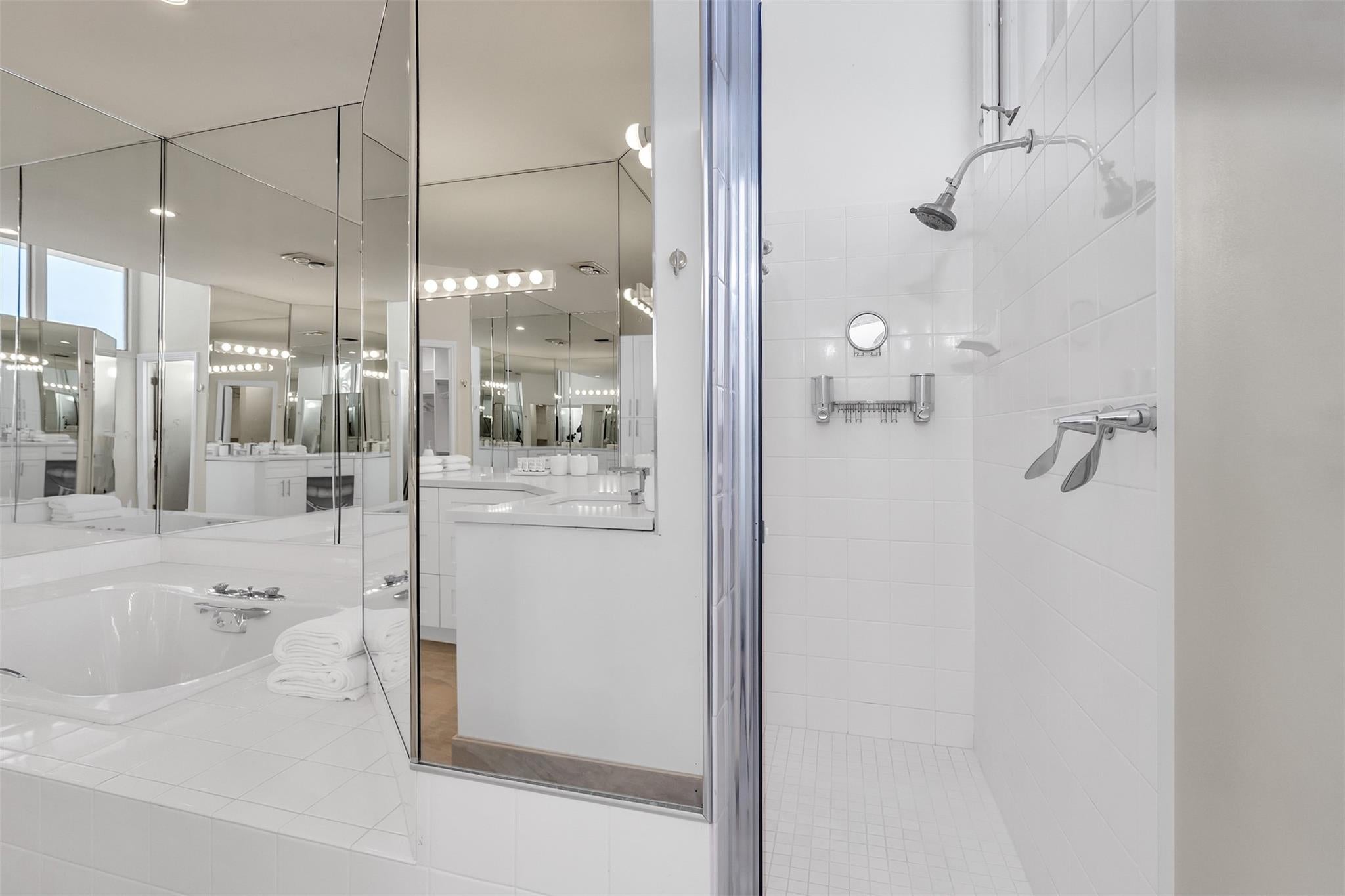 Fort Lauderdale, Florida, 33301, United States, 4 Bedrooms Bedrooms, ,5 BathroomsBathrooms,Residential,Active,1965813