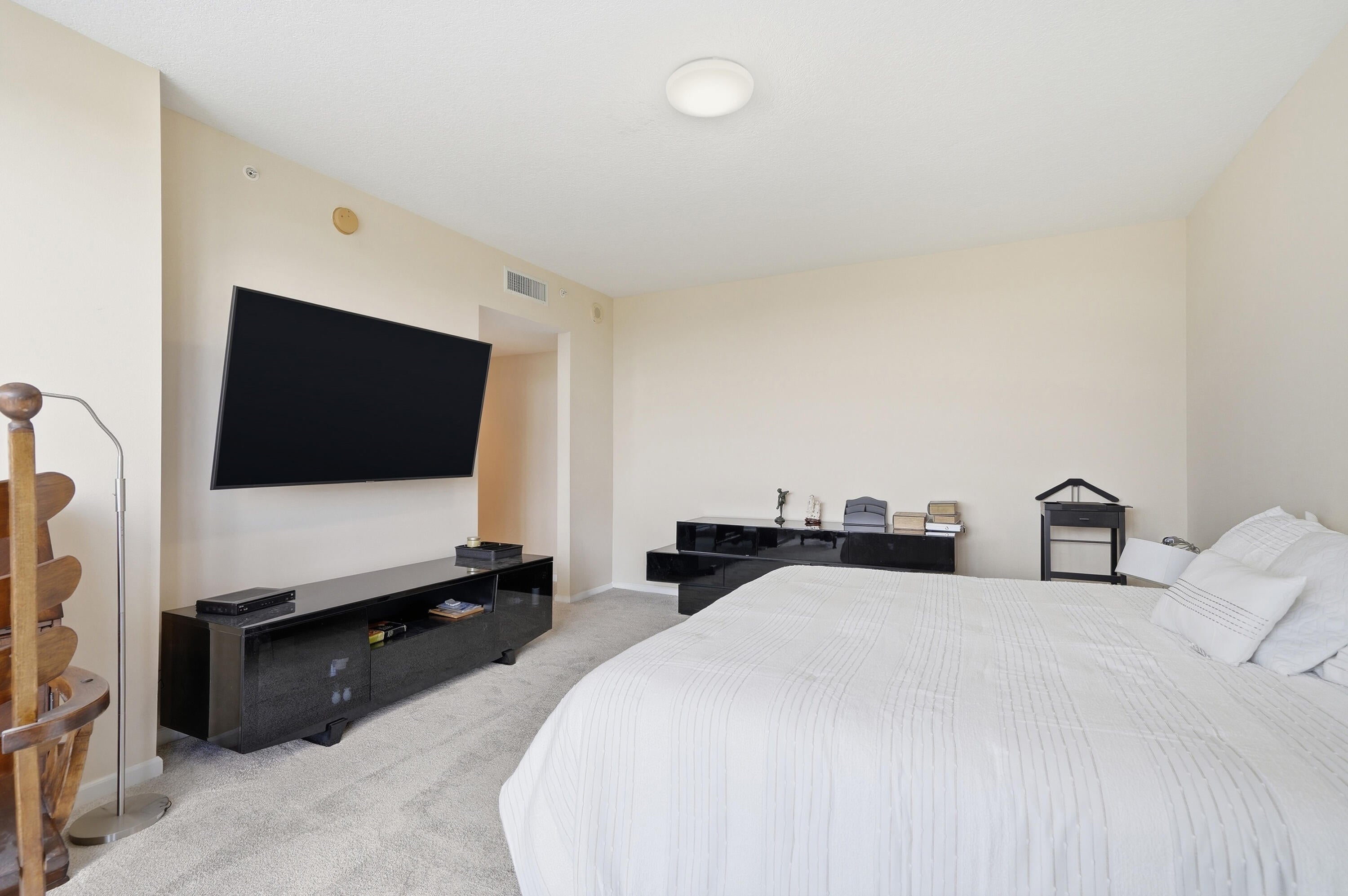 Hollywood, Florida, 33019, United States, 2 Bedrooms Bedrooms, ,3 BathroomsBathrooms,Residential,Active,2028550