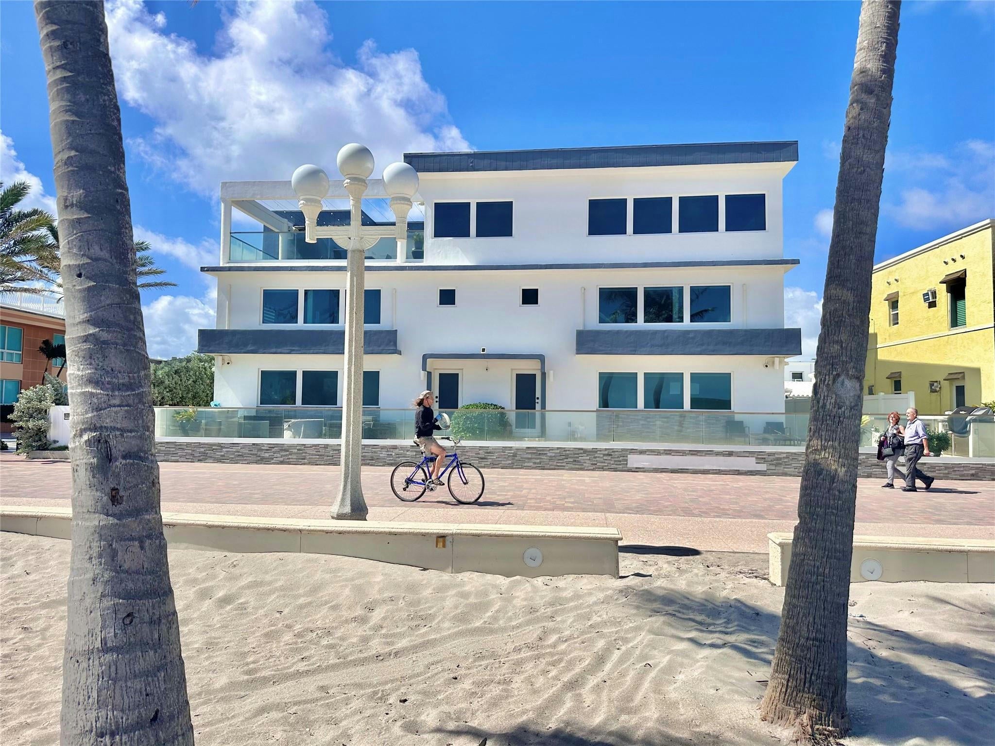 Hollywood, Florida, 33019, United States, 10 Bedrooms Bedrooms, ,9 BathroomsBathrooms,Residential,Active,1988424