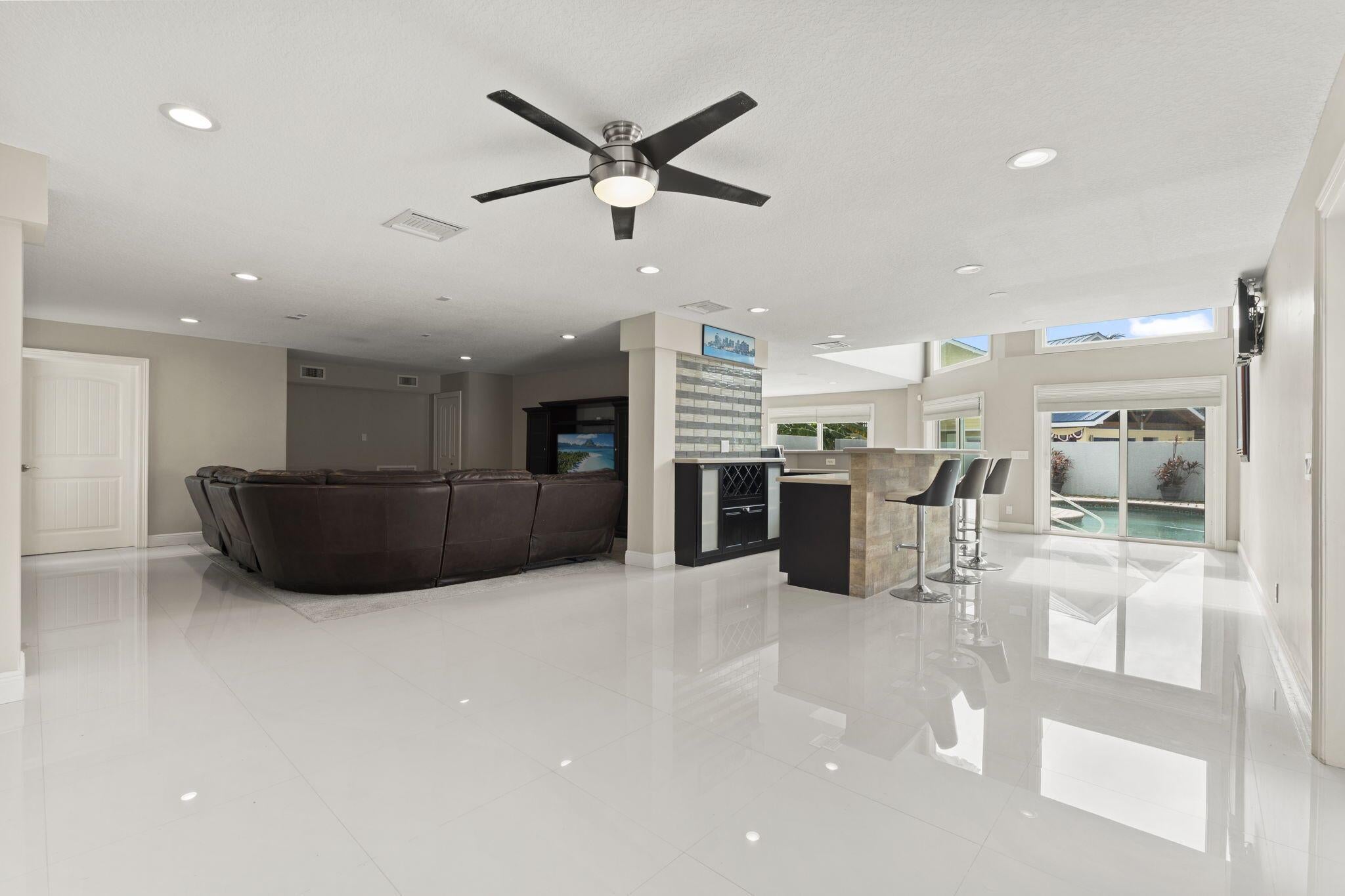 Fort Pierce, Florida, 34949, United States, 5 Bedrooms Bedrooms, ,5 BathroomsBathrooms,Residential,Active,1970997