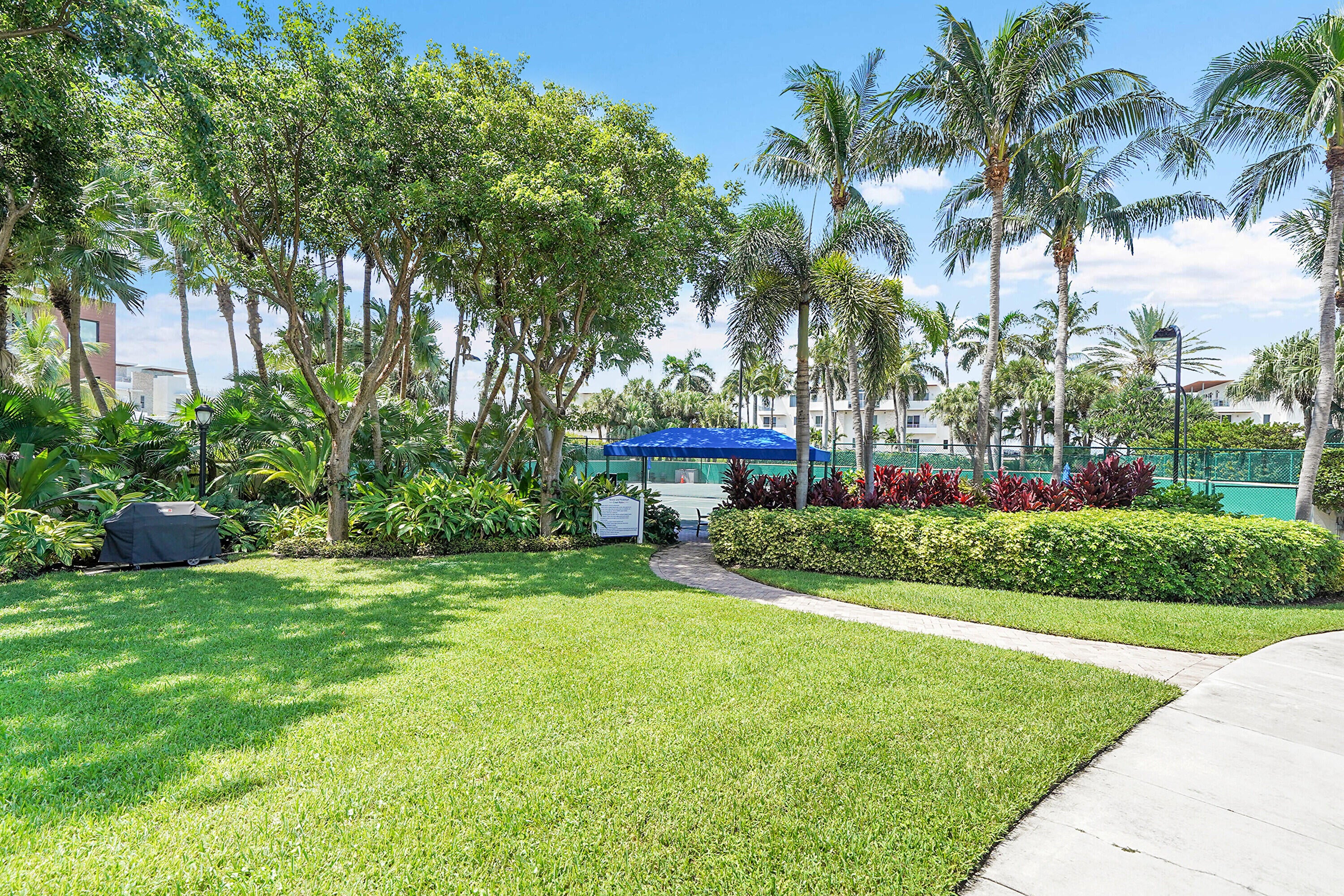 Hollywood, Florida, 33019, United States, 2 Bedrooms Bedrooms, ,3 BathroomsBathrooms,Residential,Active,2028550