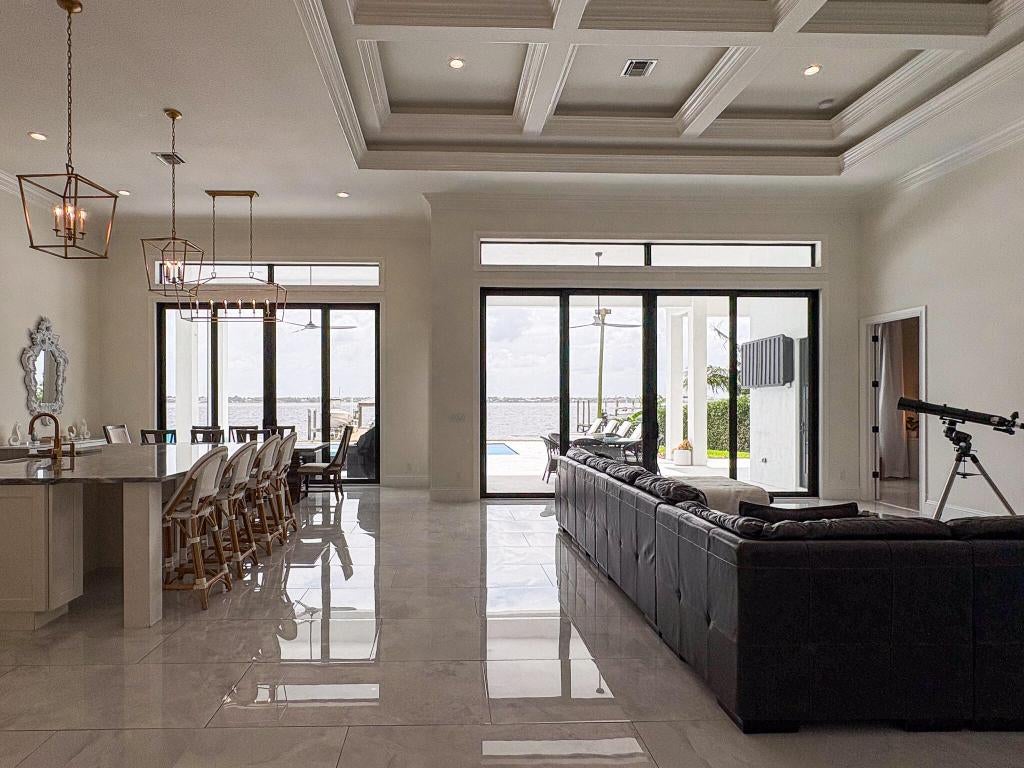 Jensen Beach, Florida, 34957, United States, 4 Bedrooms Bedrooms, ,5 BathroomsBathrooms,Residential,Active,2008001