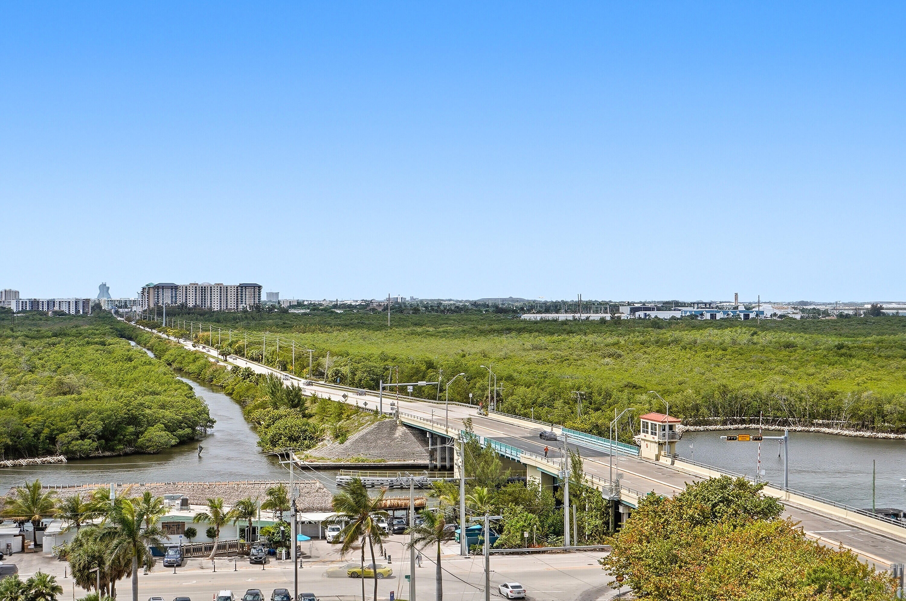 Hollywood, Florida, 33019, United States, 2 Bedrooms Bedrooms, ,3 BathroomsBathrooms,Residential,Active,2028550