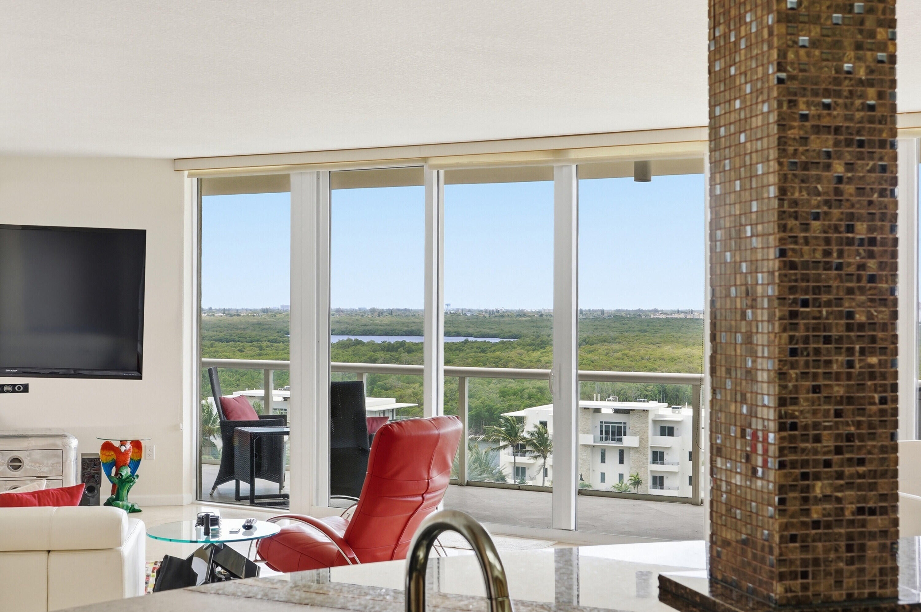 Hollywood, Florida, 33019, United States, 2 Bedrooms Bedrooms, ,3 BathroomsBathrooms,Residential,Active,2028550