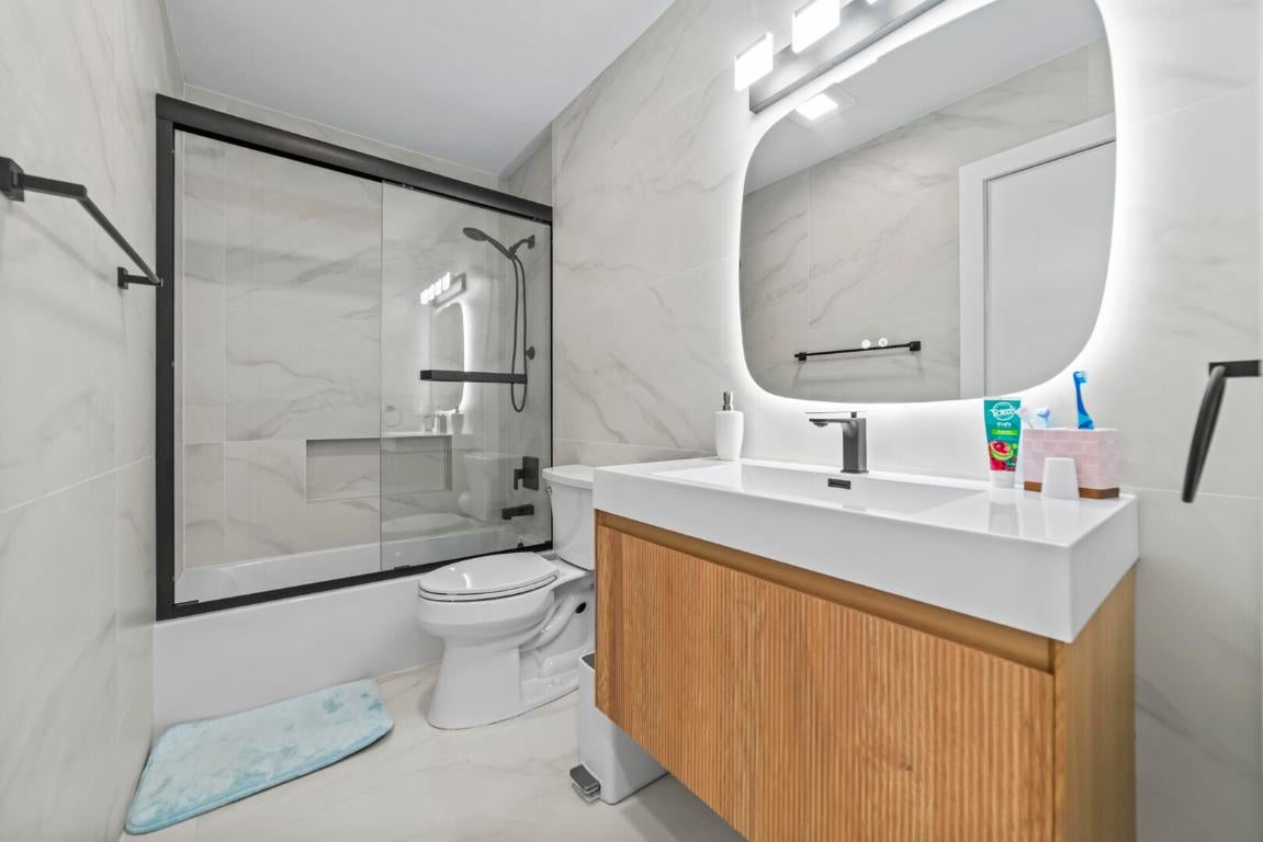 Miami, Florida, 33180, United States, 5 Bedrooms Bedrooms, ,4 BathroomsBathrooms,Residential,Active,2011434