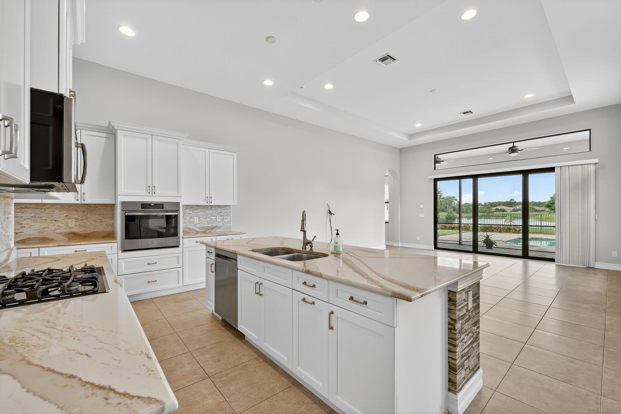 Palm City, Florida, 34990, United States, 4 Bedrooms Bedrooms, ,5 BathroomsBathrooms,Residential,Active,1952625