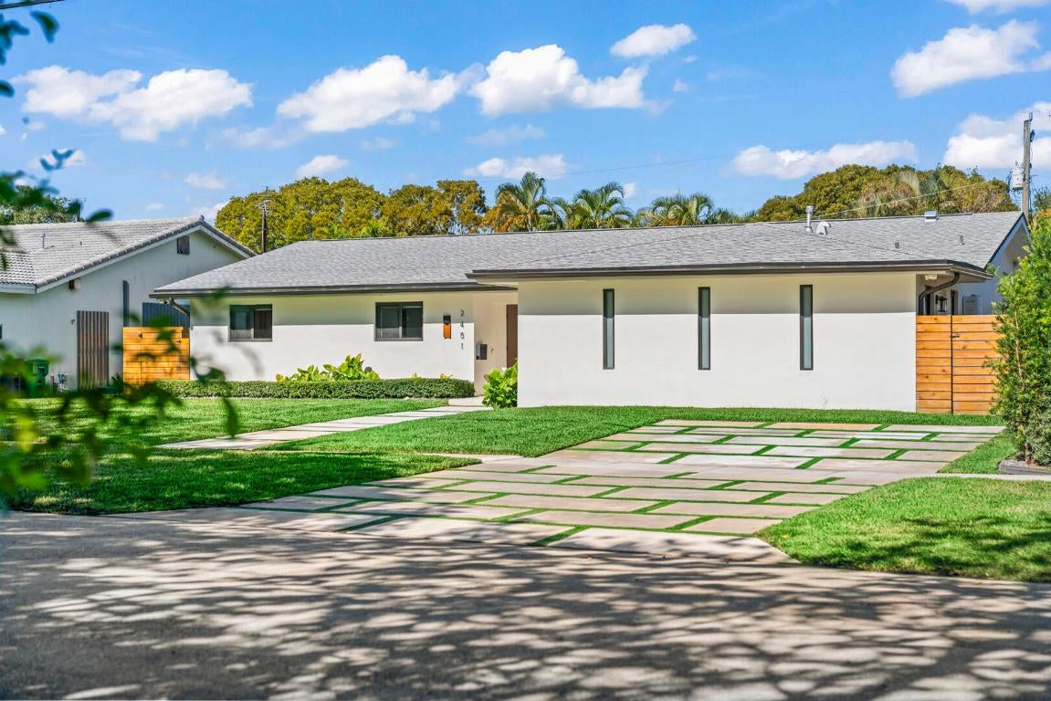 Miami, Florida, 33180, United States, 5 Bedrooms Bedrooms, ,4 BathroomsBathrooms,Residential,Active,2011434