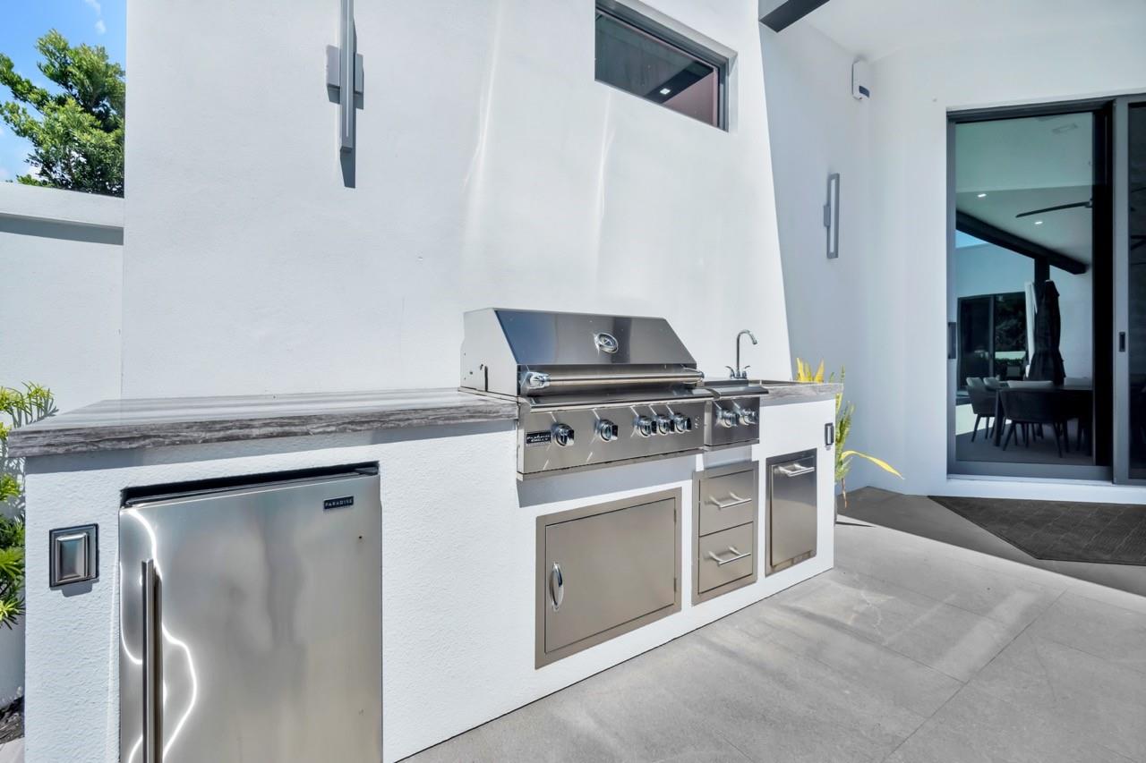 Wilton Manors, Florida, 33305, United States, 3 Bedrooms Bedrooms, ,4 BathroomsBathrooms,Residential,Active,1988456