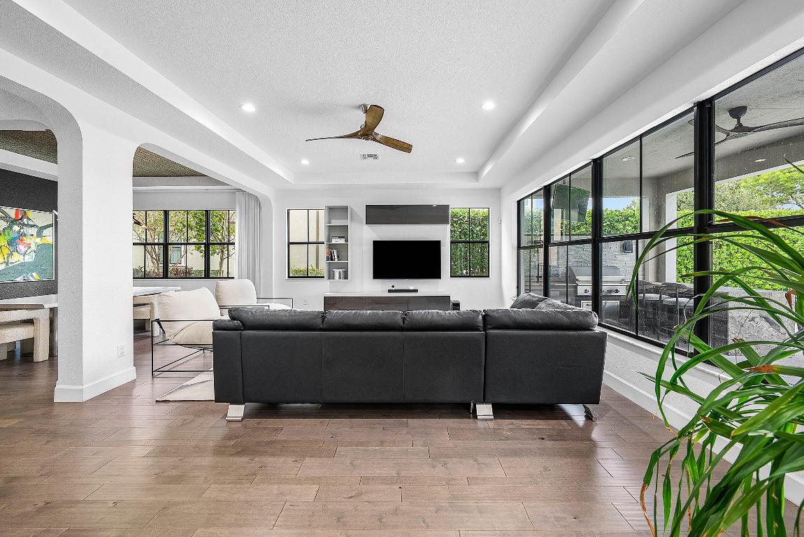 Parkland, Florida, 33076, United States, 4 Bedrooms Bedrooms, ,4 BathroomsBathrooms,Residential,Contingent,2007957