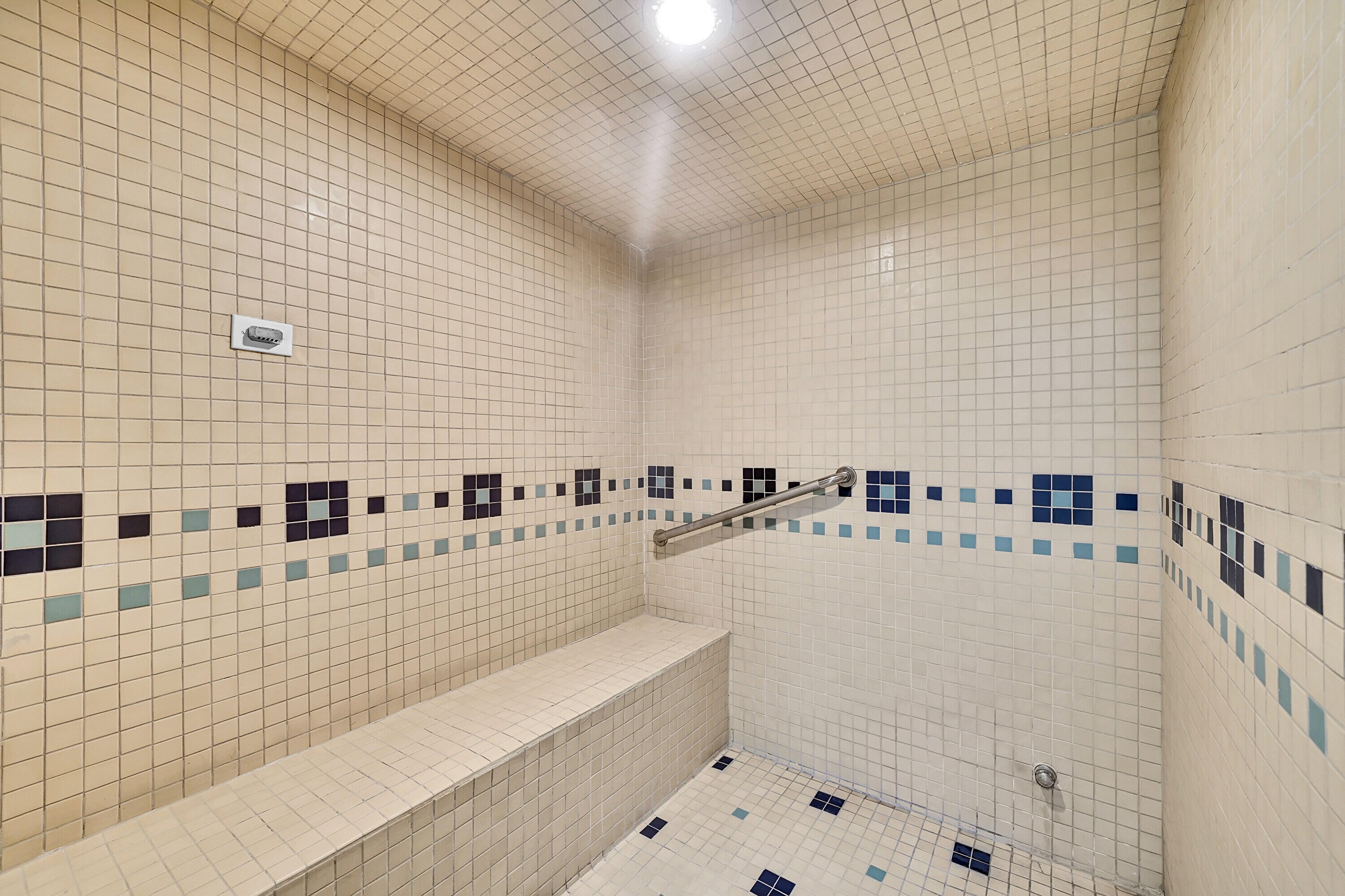 Hollywood, Florida, 33019, United States, 2 Bedrooms Bedrooms, ,3 BathroomsBathrooms,Residential,Active,2028550