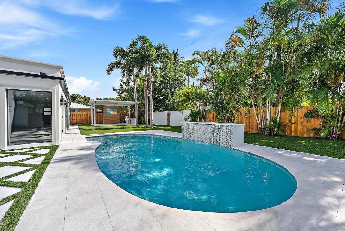 Tequesta, Florida, 33469, United States, 4 Bedrooms Bedrooms, ,5 BathroomsBathrooms,Residential,Active,2007914