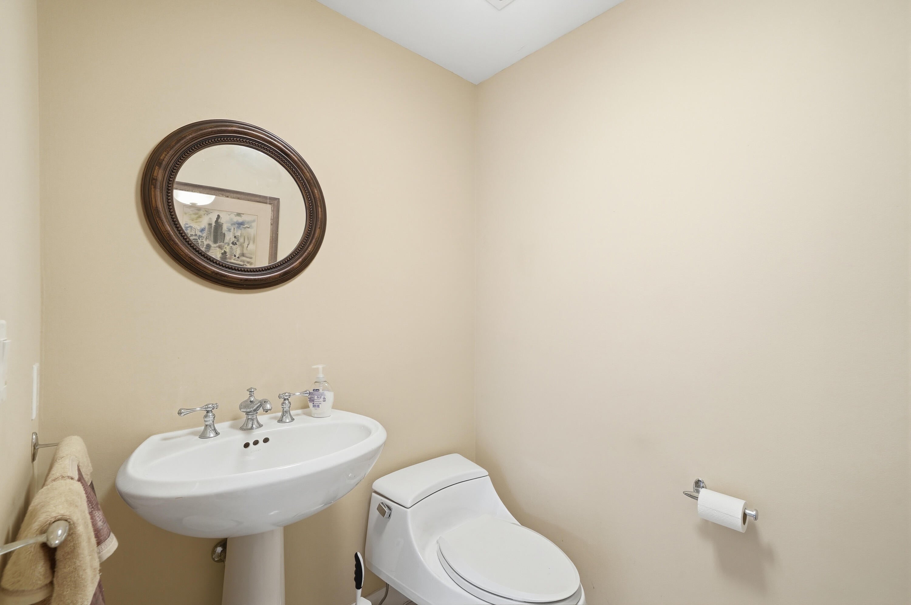 Hollywood, Florida, 33019, United States, 2 Bedrooms Bedrooms, ,3 BathroomsBathrooms,Residential,Active,2028550