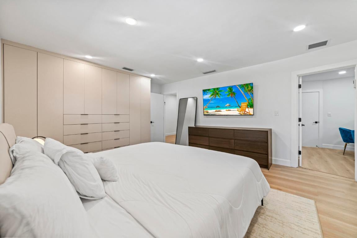 Miami, Florida, 33180, United States, 5 Bedrooms Bedrooms, ,4 BathroomsBathrooms,Residential,Active,2011434