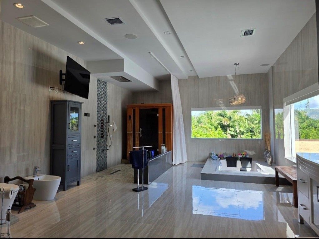 Miramar, Florida, 33027, United States, 5 Bedrooms Bedrooms, ,6 BathroomsBathrooms,Residential,Active,2012458