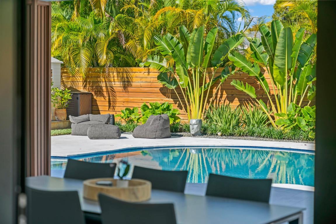 Miami, Florida, 33180, United States, 5 Bedrooms Bedrooms, ,4 BathroomsBathrooms,Residential,Active,2011434