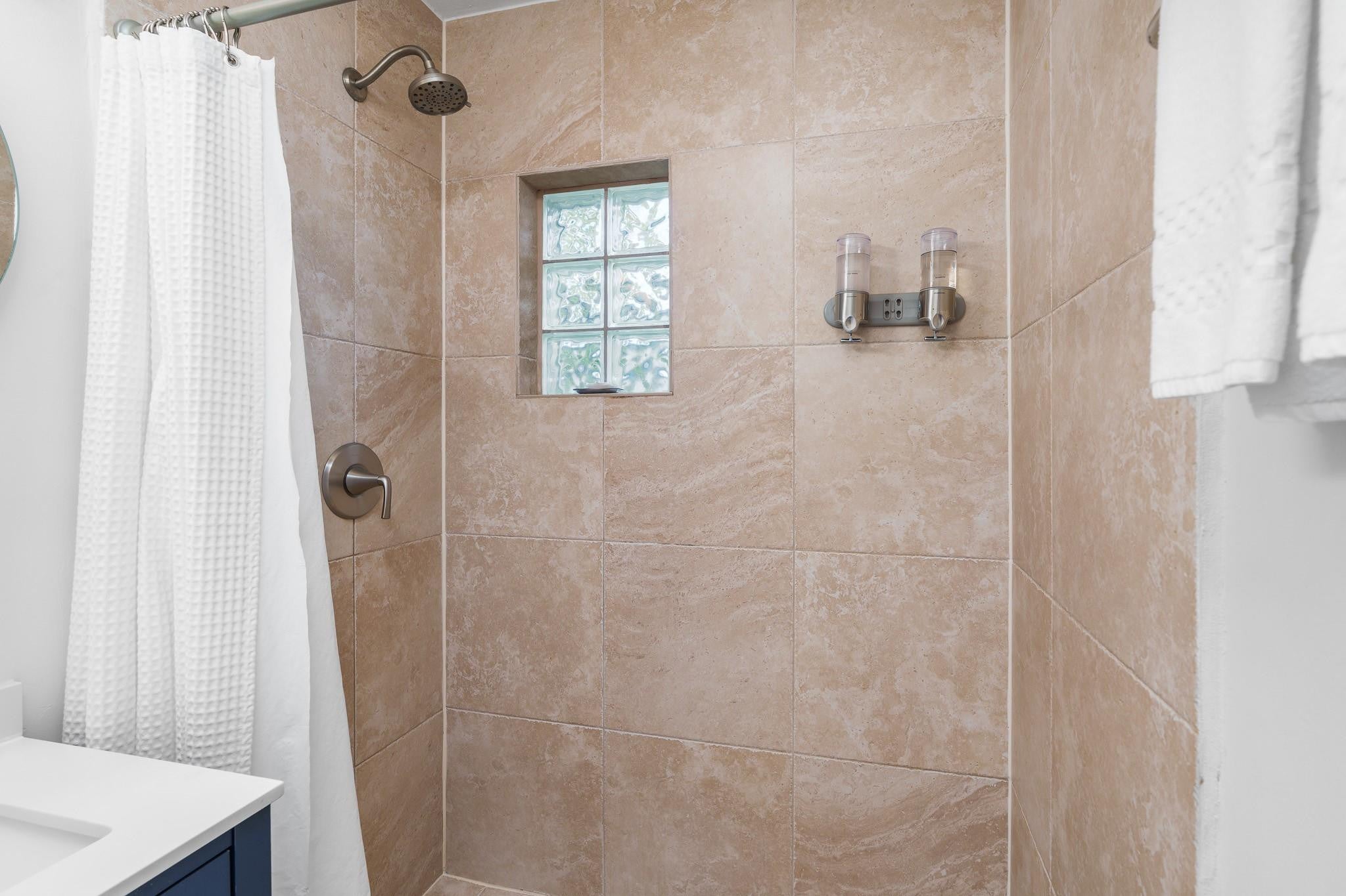 Fort Lauderdale, Florida, 33311, United States, 7 Bedrooms Bedrooms, ,7 BathroomsBathrooms,Residential,Active,2016302