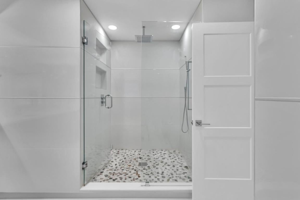 Lighthouse Point, Florida, 33064, United States, 4 Bedrooms Bedrooms, ,4 BathroomsBathrooms,Residential,Active,2008288