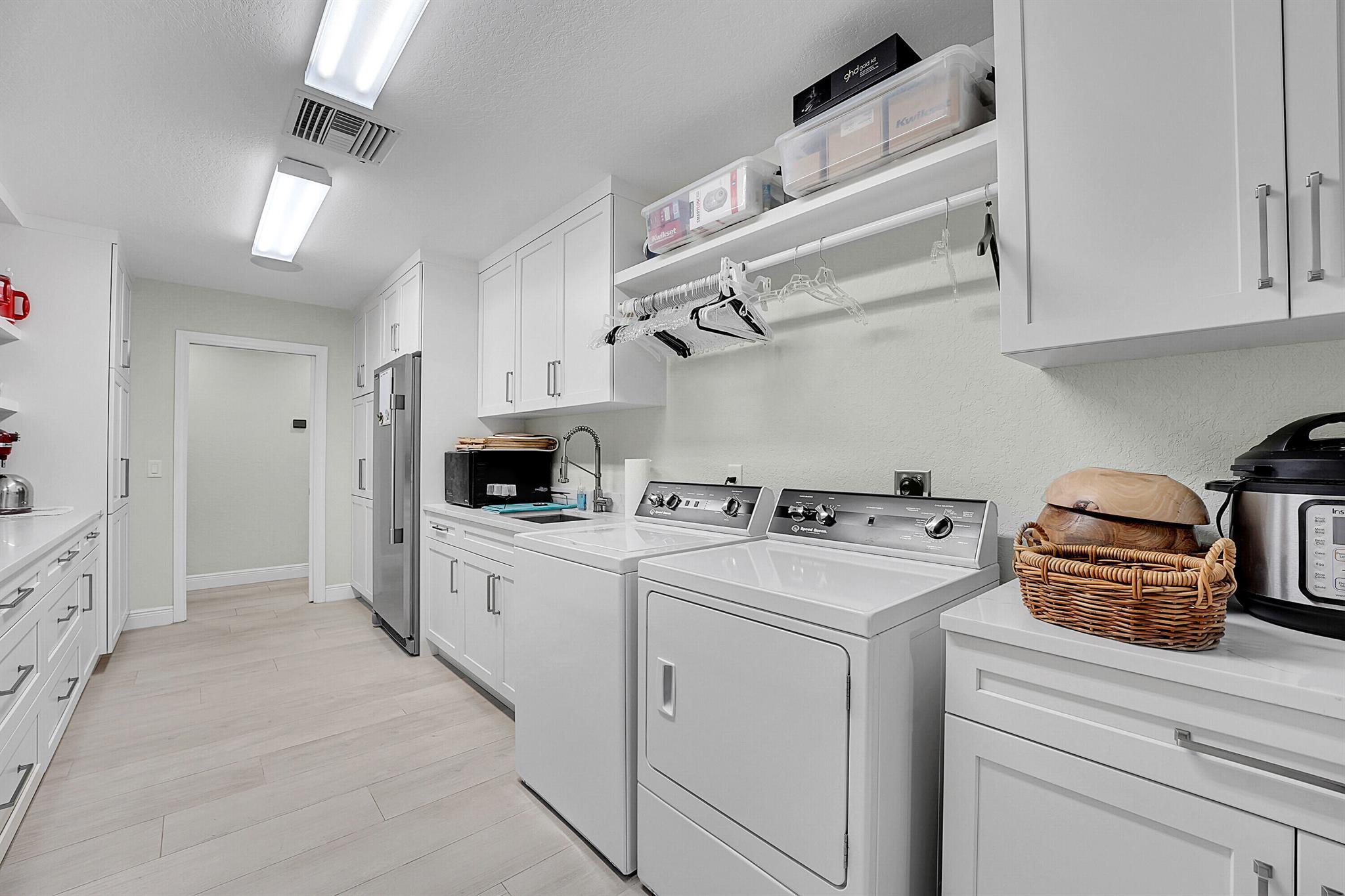 Okeechobee, Florida, 34974, United States, 4 Bedrooms Bedrooms, ,4 BathroomsBathrooms,Residential,Active,1909609