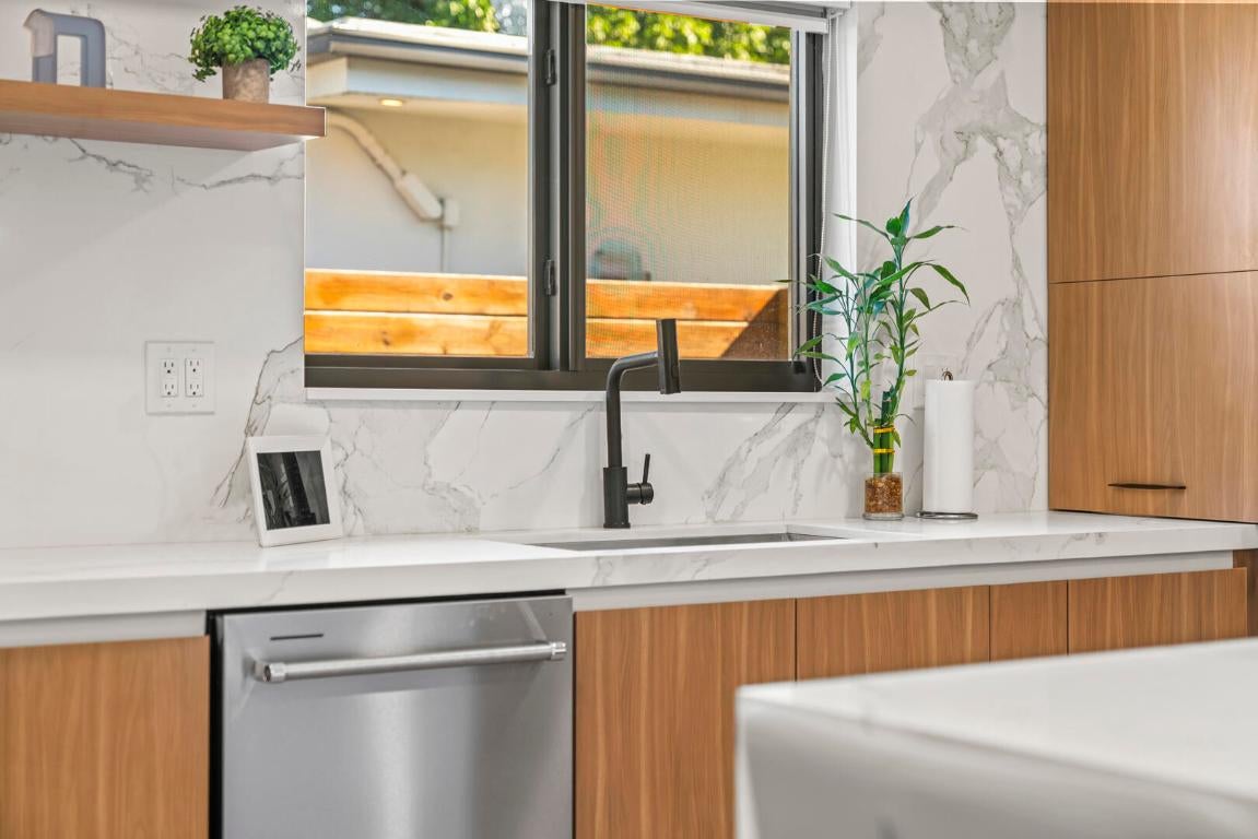 Miami, Florida, 33180, United States, 5 Bedrooms Bedrooms, ,4 BathroomsBathrooms,Residential,Active,2011434