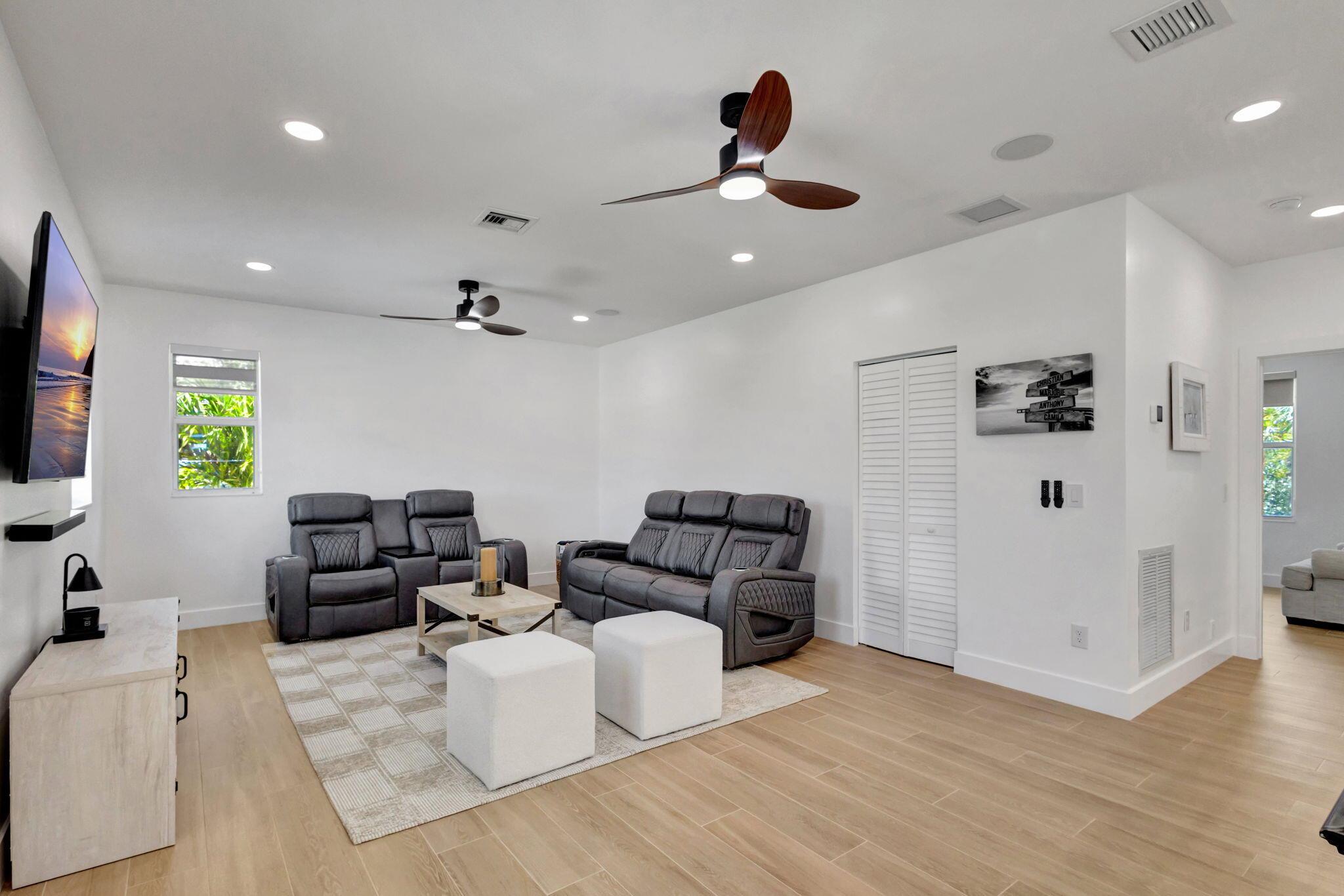 North Palm Beach, Florida, 33408, United States, 4 Bedrooms Bedrooms, ,5 BathroomsBathrooms,Residential,Active,1973305