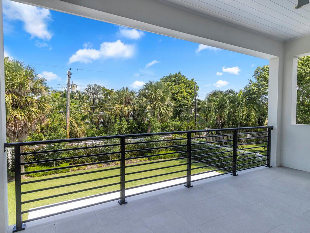 West Palm Beach, Florida, 33405, United States, 5 Bedrooms Bedrooms, ,5 BathroomsBathrooms,Residential,Active,1985853