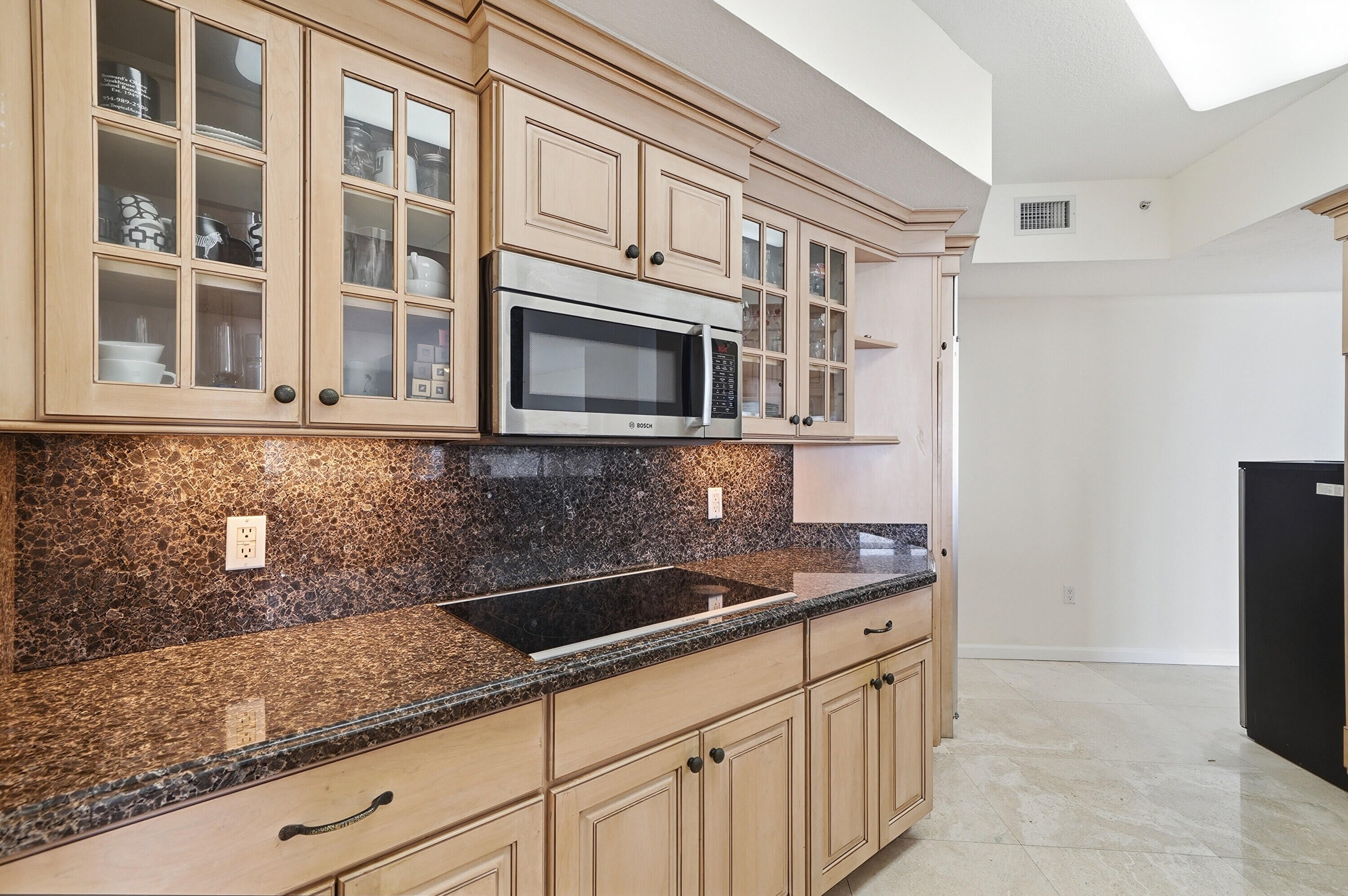 Hollywood, Florida, 33019, United States, 2 Bedrooms Bedrooms, ,3 BathroomsBathrooms,Residential,Active,2028550