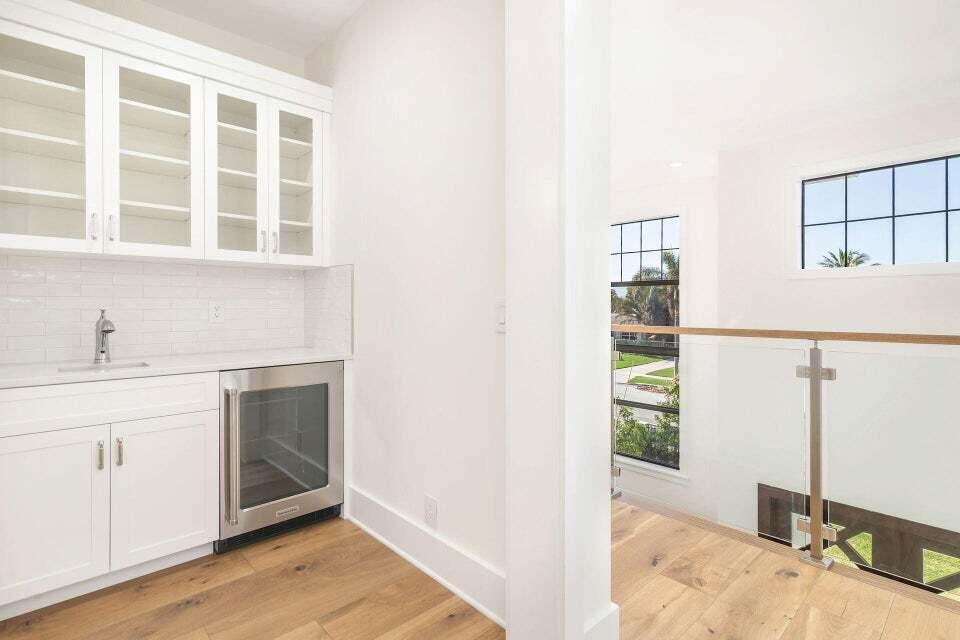 West Palm Beach, Florida, 33405, United States, 5 Bedrooms Bedrooms, ,5 BathroomsBathrooms,Residential,Active,1985853