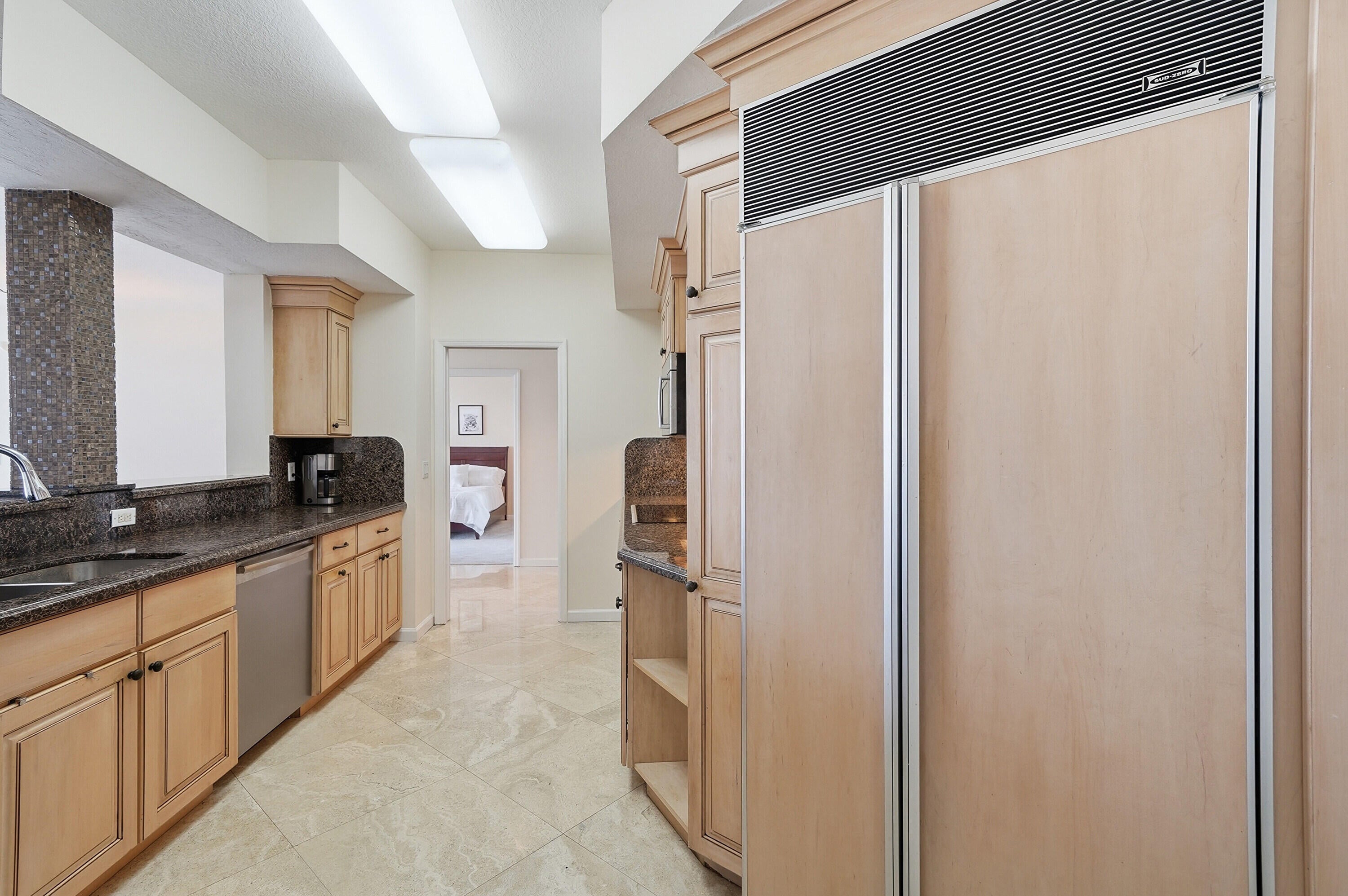 Hollywood, Florida, 33019, United States, 2 Bedrooms Bedrooms, ,3 BathroomsBathrooms,Residential,Active,2028550