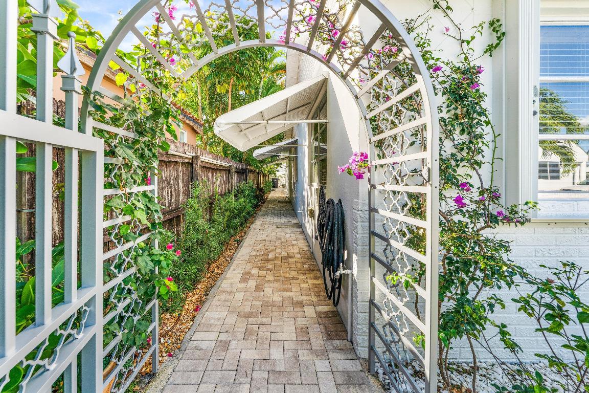 West Palm Beach, Florida, 33405, United States, 4 Bedrooms Bedrooms, ,5 BathroomsBathrooms,Residential,Active,2007629