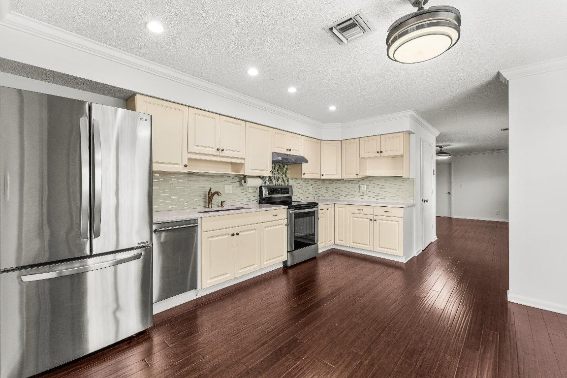 West Palm Beach, Florida, 33405, United States, 4 Bedrooms Bedrooms, ,5 BathroomsBathrooms,Residential,Active,2007629